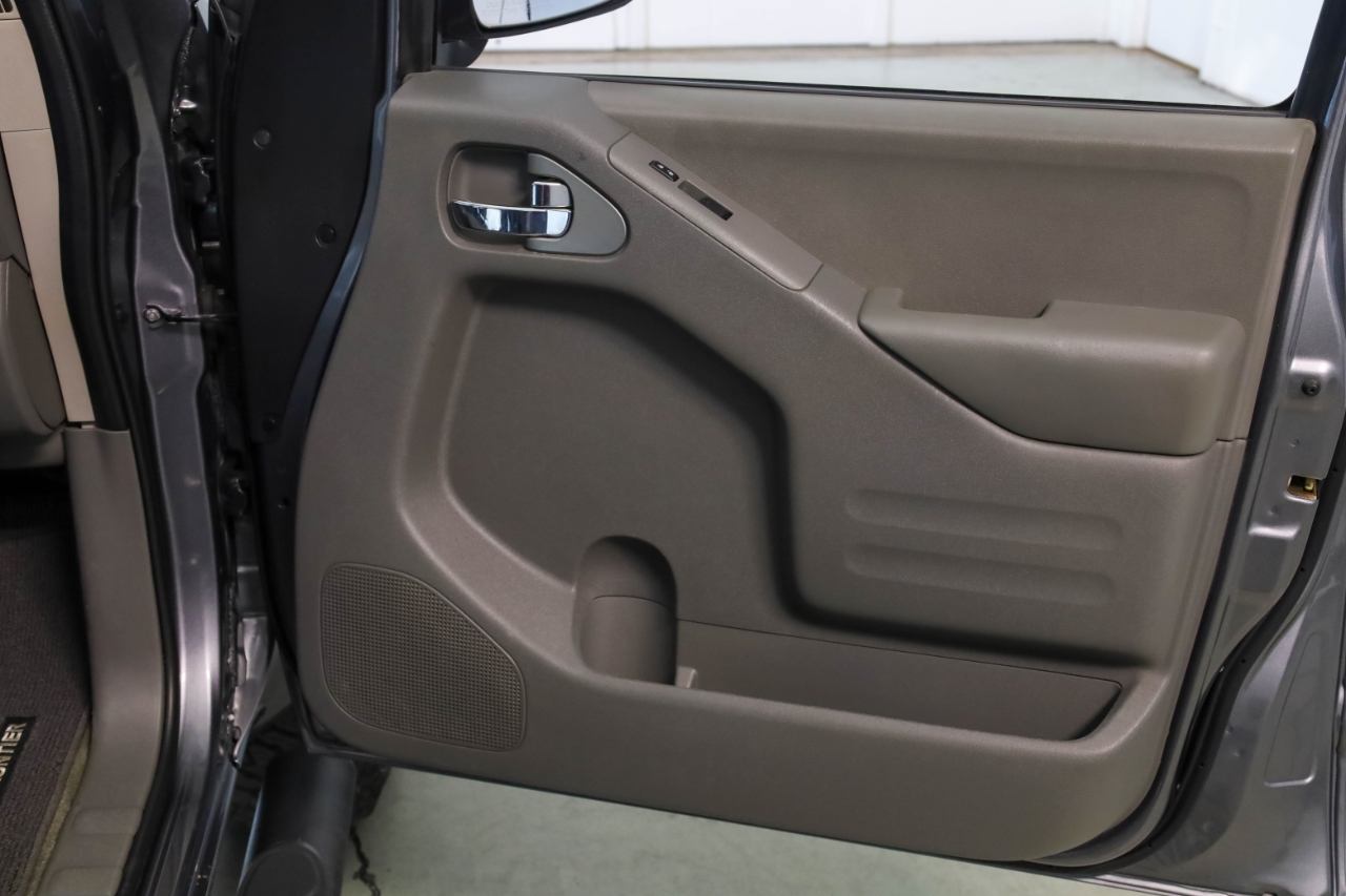 Nissan Frontier 4WD Crew Cab SWB Auto SV 2016