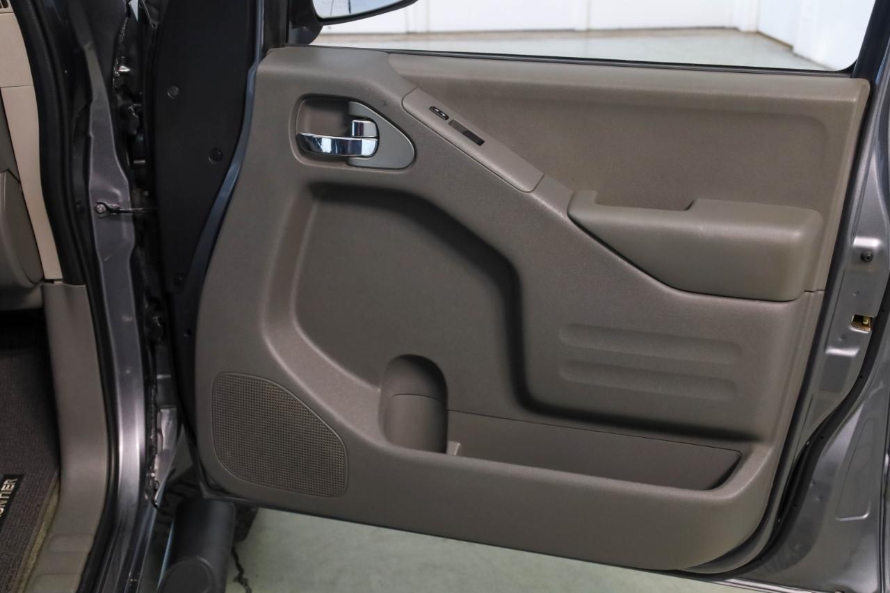 Nissan Frontier 4WD Crew Cab SWB Auto SV 2016