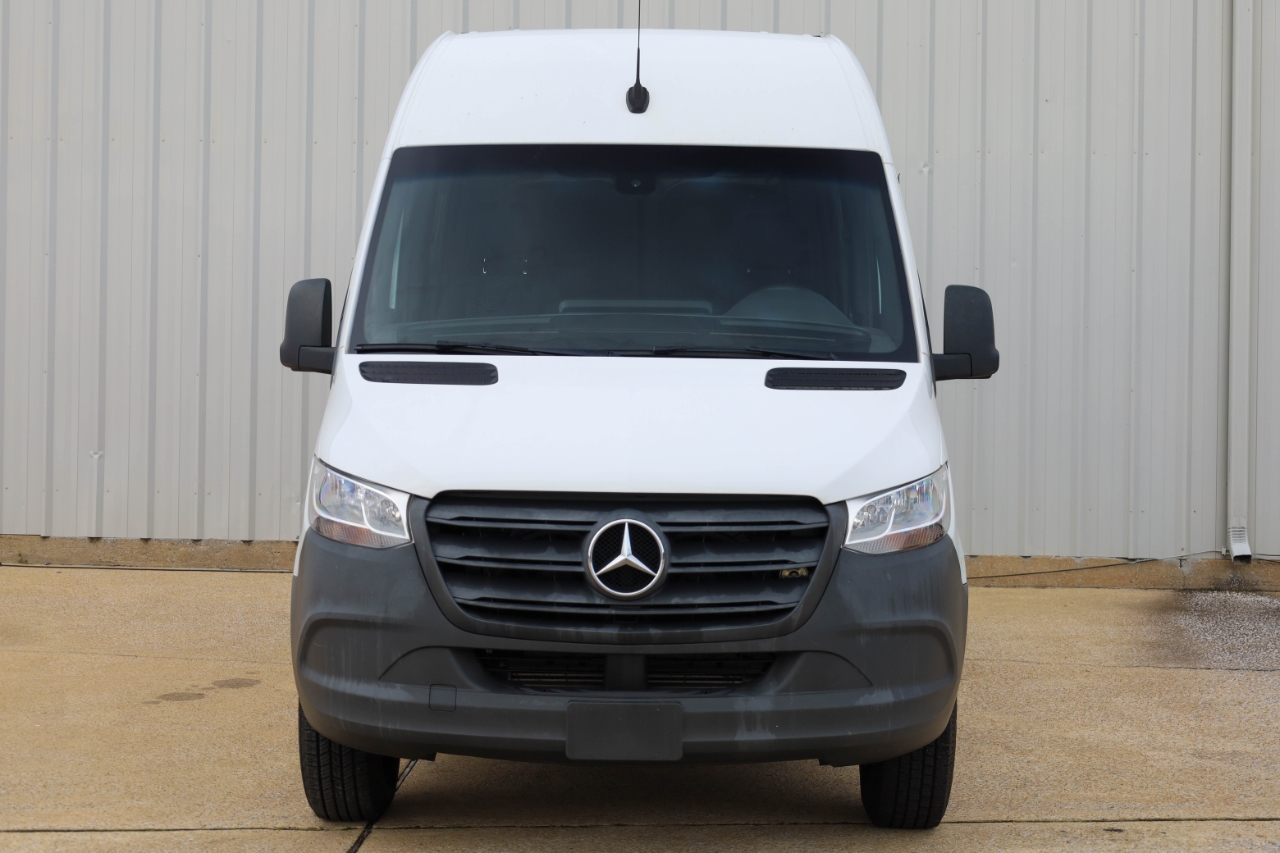Mercedes-Benz Sprinter Cargo Van 2500 Standard Roof I4 144" RWD 2022