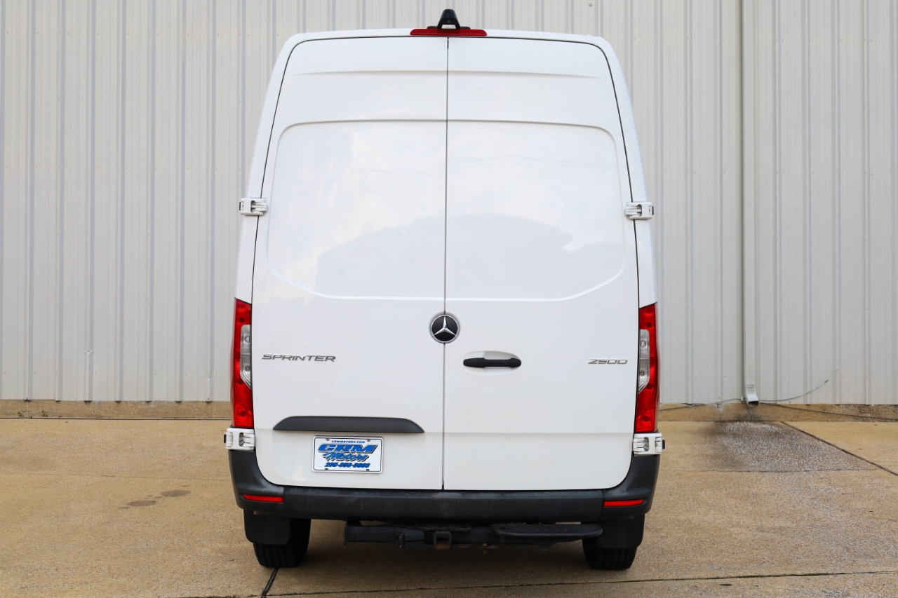 Mercedes-Benz Sprinter Cargo Van 2500 Standard Roof I4 144" RWD 2022