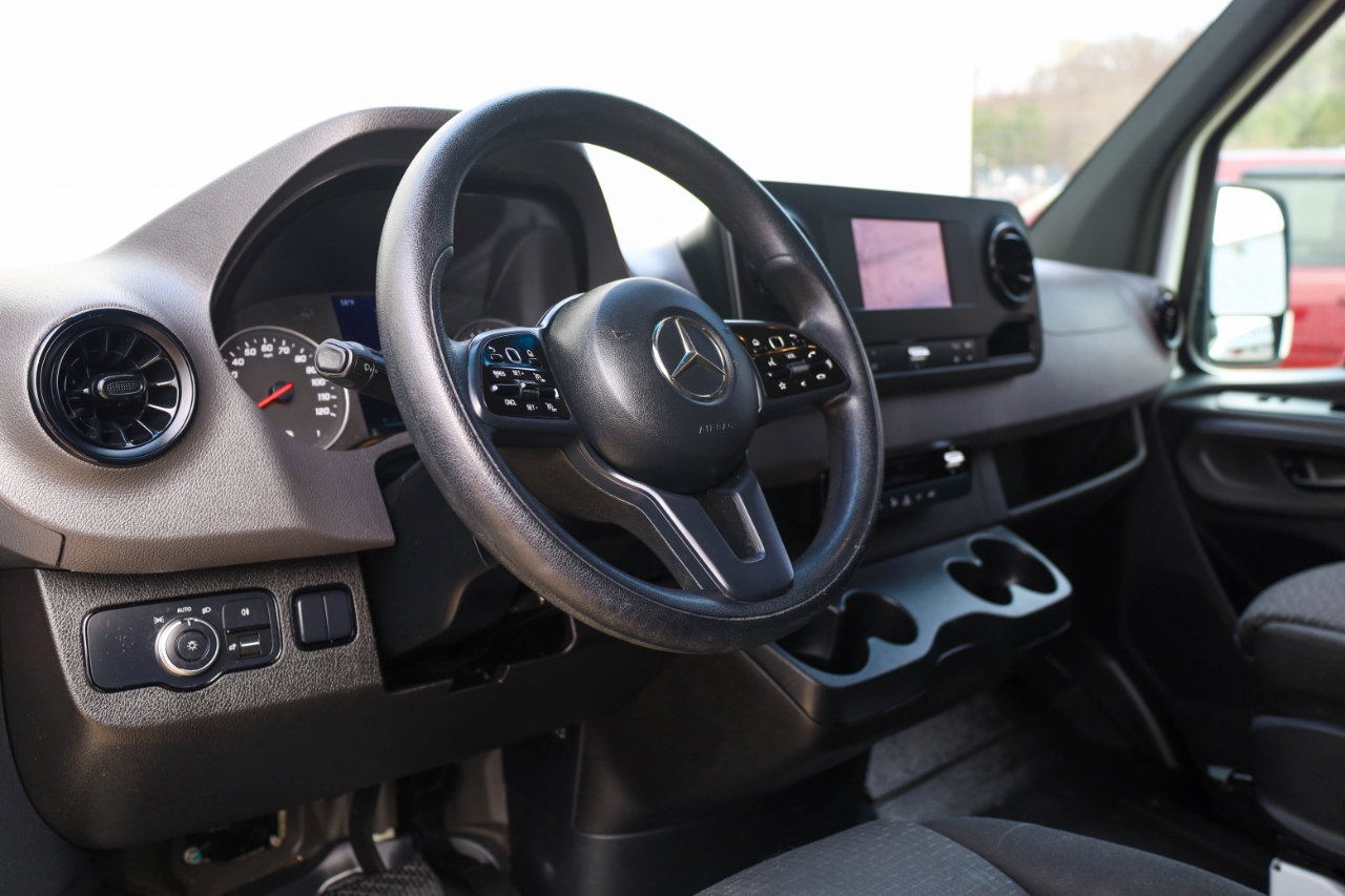 Mercedes-Benz Sprinter Cargo Van 2500 Standard Roof I4 144" RWD 2022