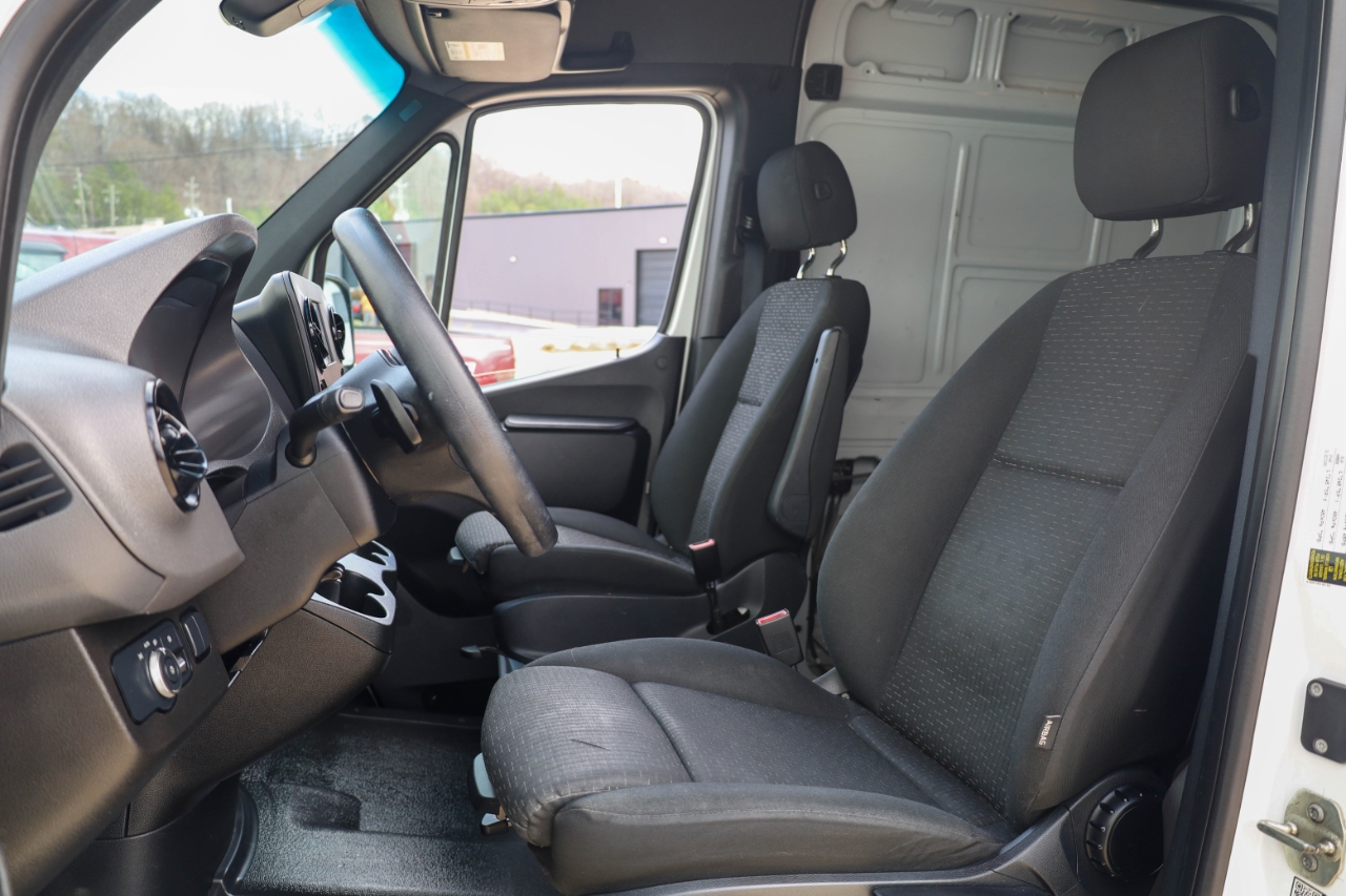 Mercedes-Benz Sprinter Cargo Van 2500 Standard Roof I4 144" RWD 2022