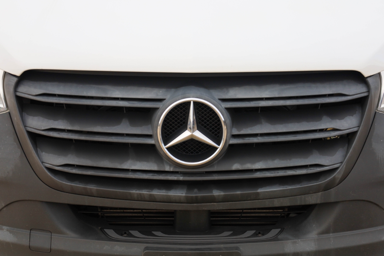 Mercedes-Benz Sprinter Cargo Van 2500 Standard Roof I4 144" RWD 2022