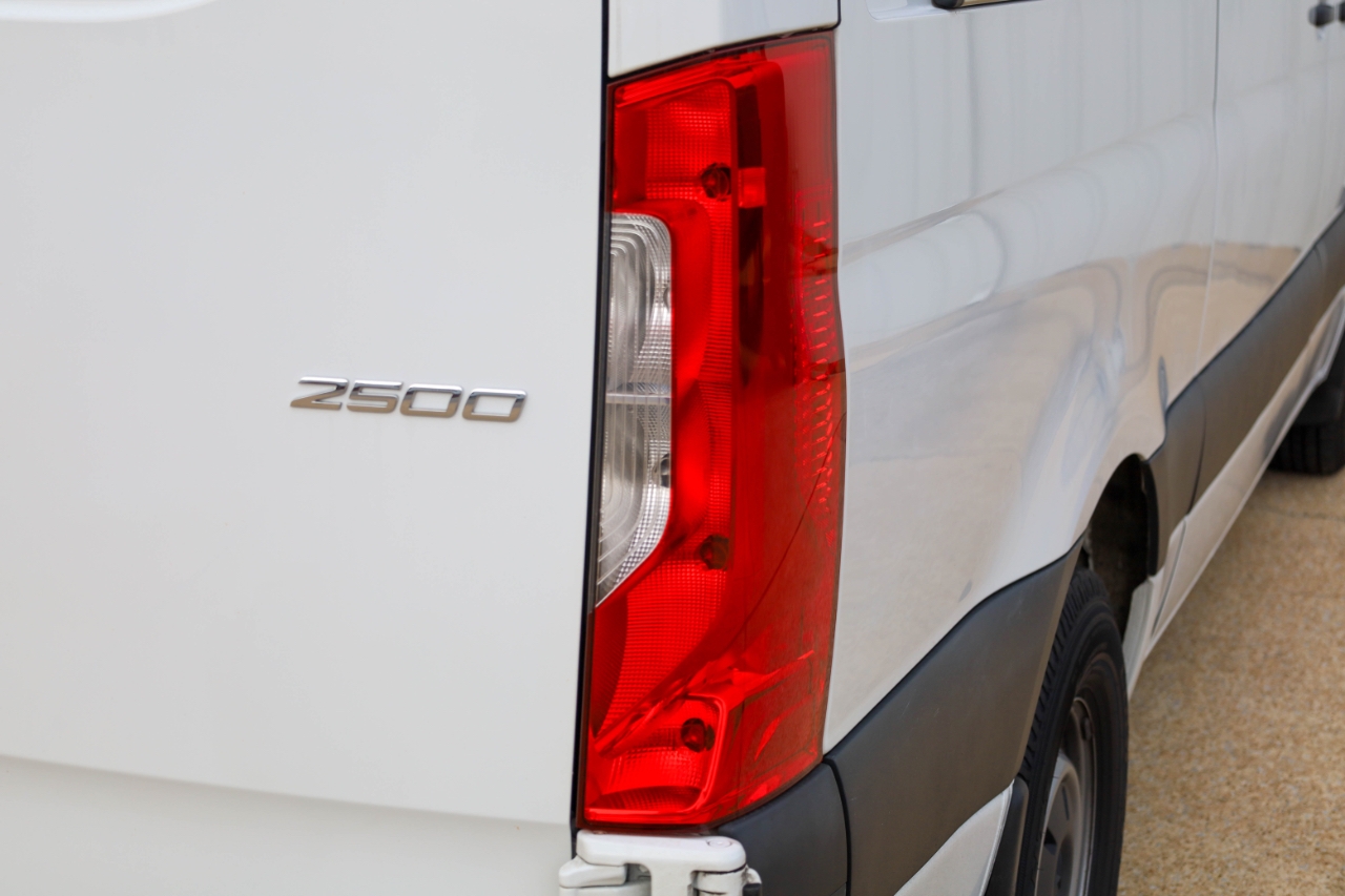 Mercedes-Benz Sprinter Cargo Van 2500 Standard Roof I4 144" RWD 2022