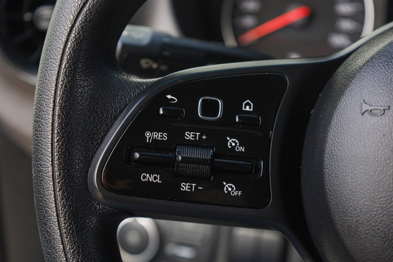 Mercedes-Benz Sprinter Cargo Van 2500 Standard Roof I4 144" RWD 2022