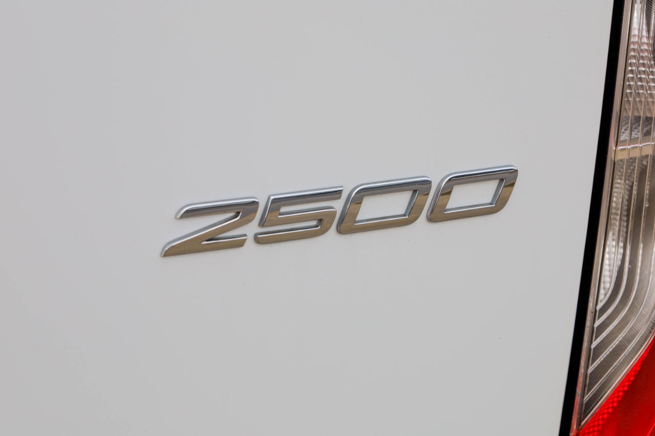 Mercedes-Benz Sprinter Cargo Van 2500 Standard Roof I4 144" RWD 2022