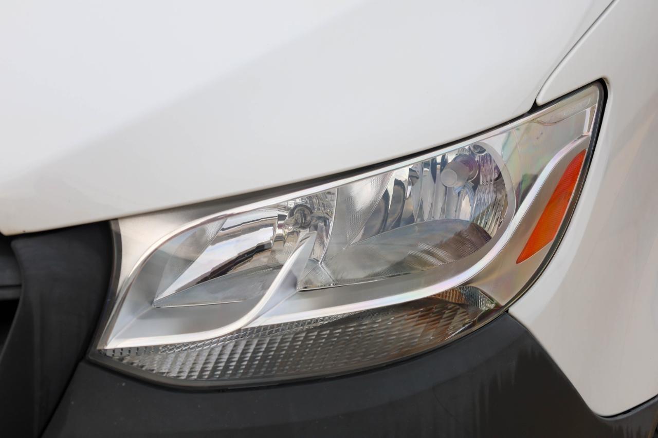 Mercedes-Benz Sprinter Cargo Van 2500 Standard Roof I4 144" RWD 2022