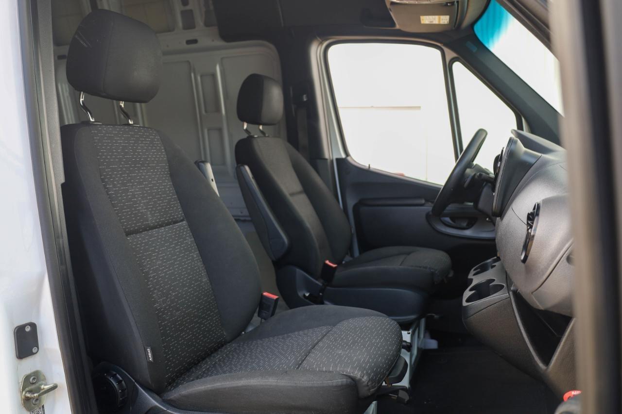 Mercedes-Benz Sprinter Cargo Van 2500 Standard Roof I4 144" RWD 2022