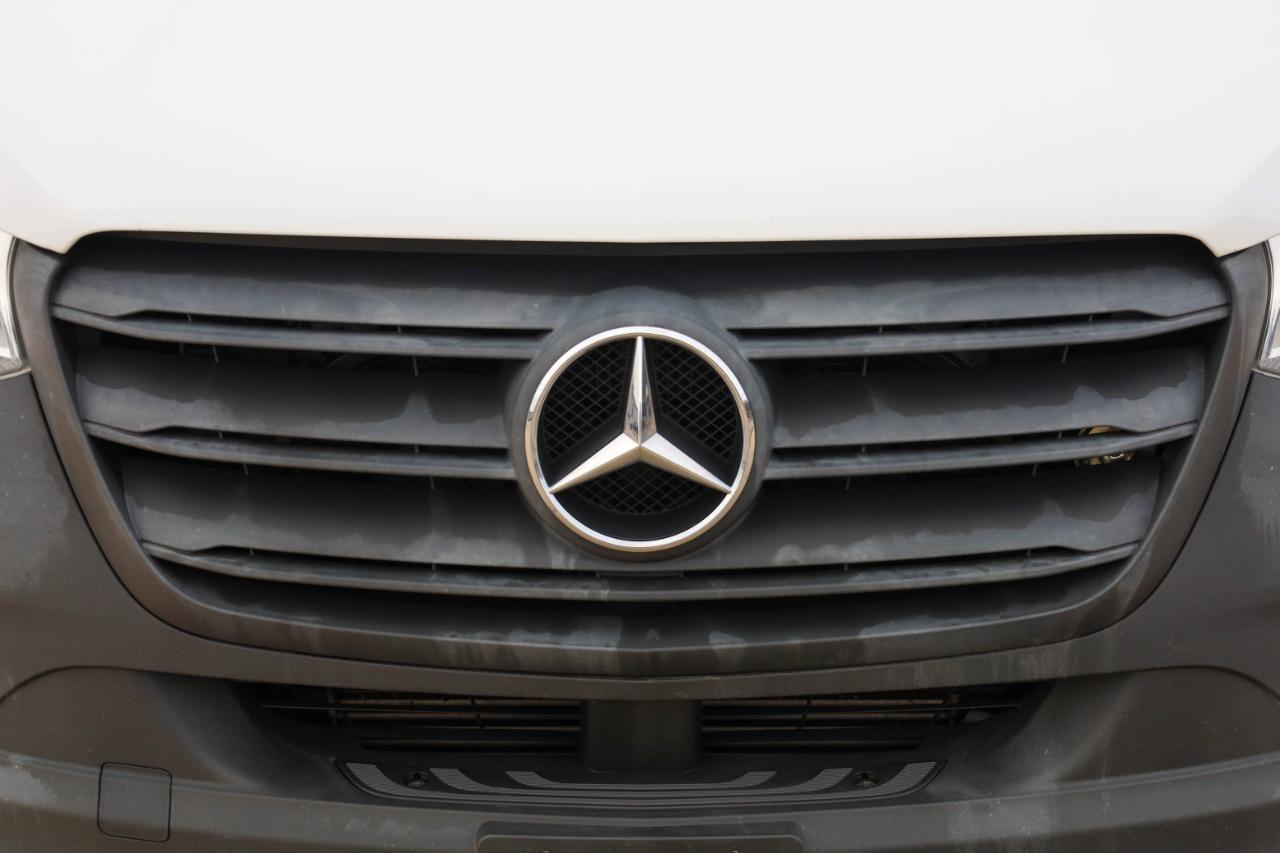 Mercedes-Benz Sprinter Cargo Van 2500 Standard Roof I4 144" RWD 2022