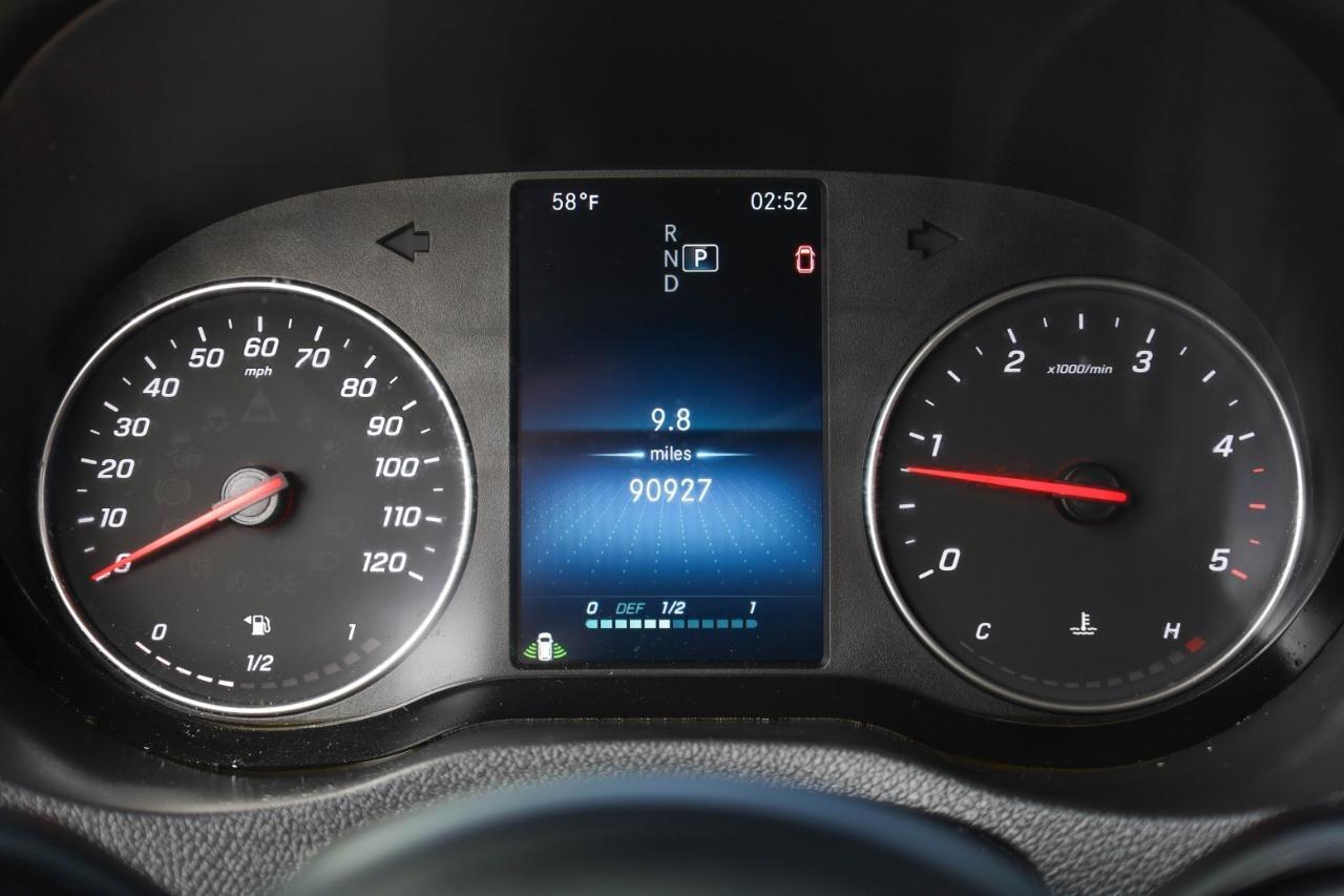 Mercedes-Benz Sprinter Cargo Van 2500 Standard Roof I4 144" RWD 2022