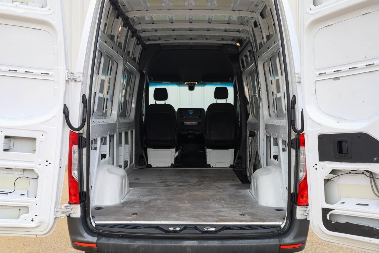 Mercedes-Benz Sprinter Cargo Van 2500 Standard Roof I4 144" RWD 2022