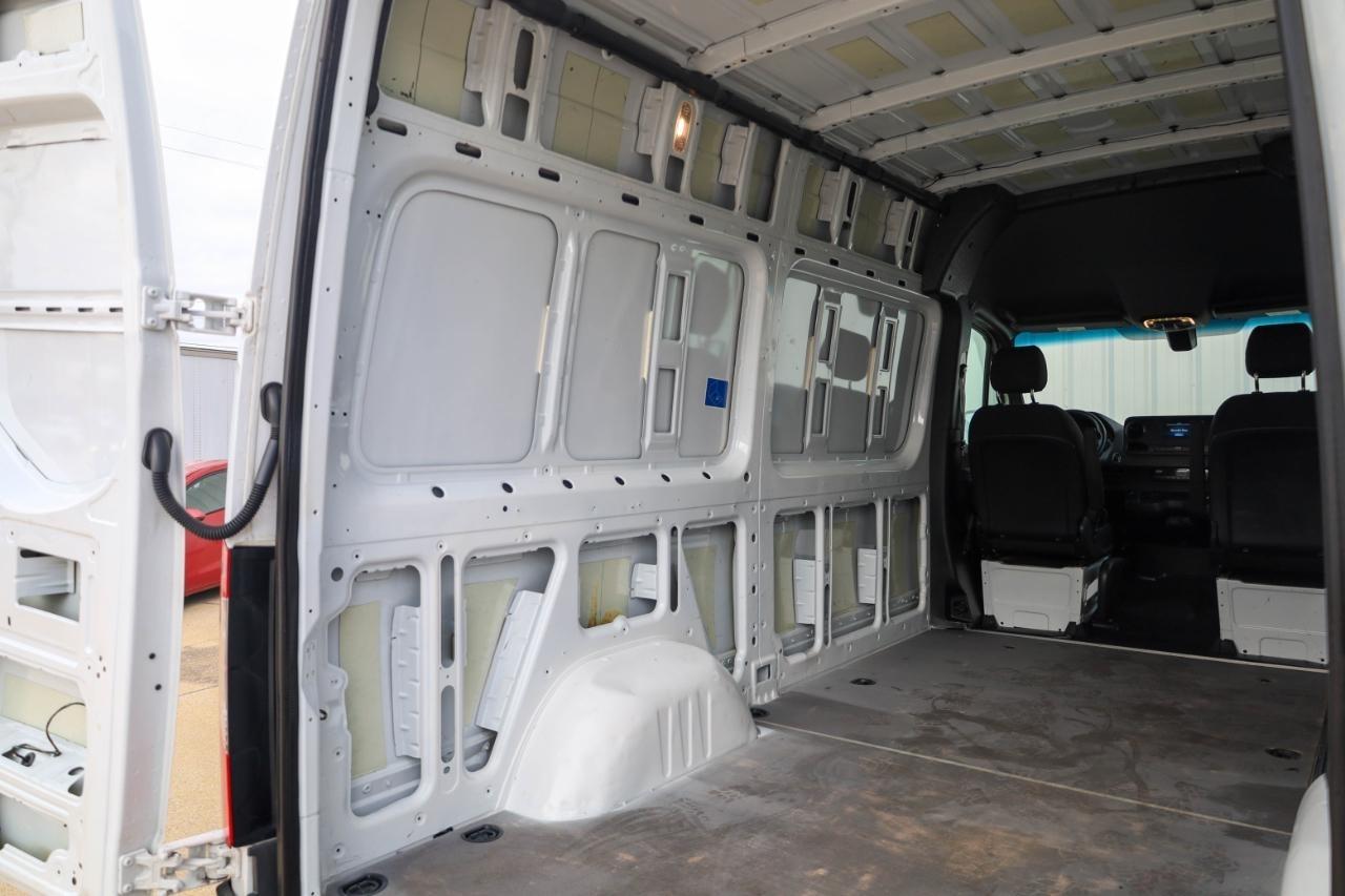 Mercedes-Benz Sprinter Cargo Van 2500 Standard Roof I4 144" RWD 2022