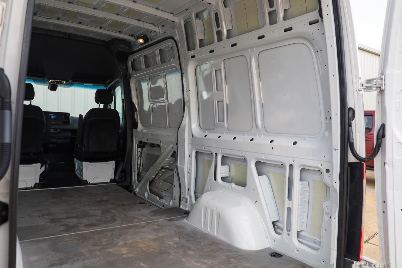 Mercedes-Benz Sprinter Cargo Van 2500 Standard Roof I4 144" RWD 2022