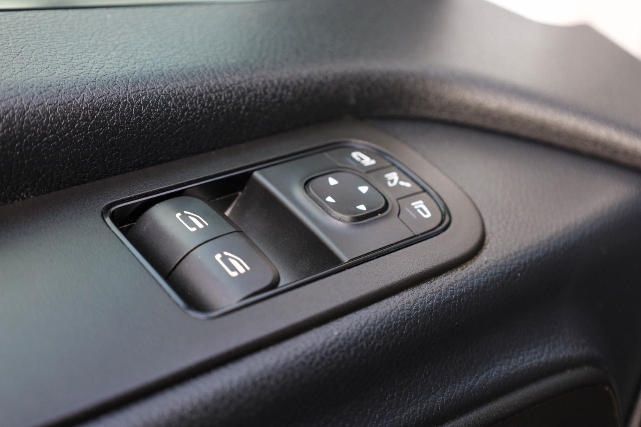 Mercedes-Benz Sprinter Cargo Van 2500 Standard Roof I4 144" RWD 2022