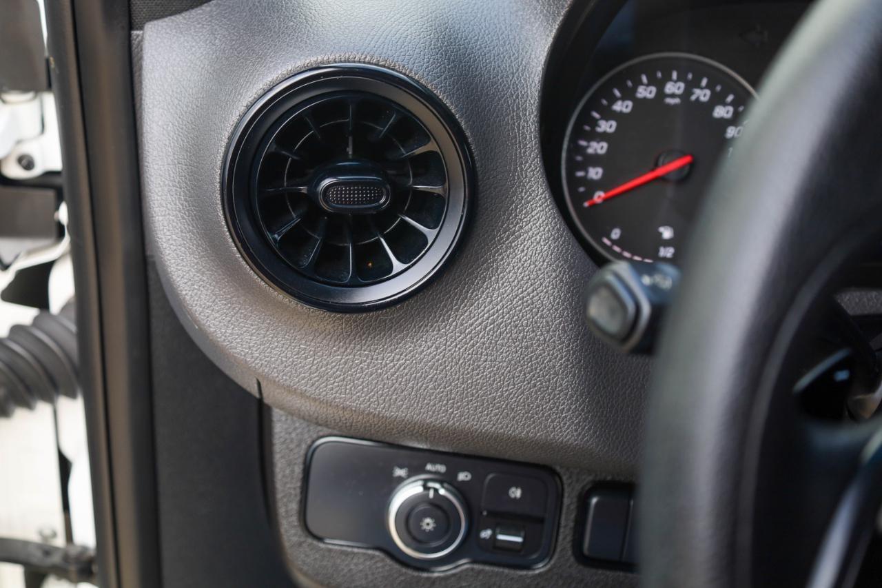 Mercedes-Benz Sprinter Cargo Van 2500 Standard Roof I4 144" RWD 2022