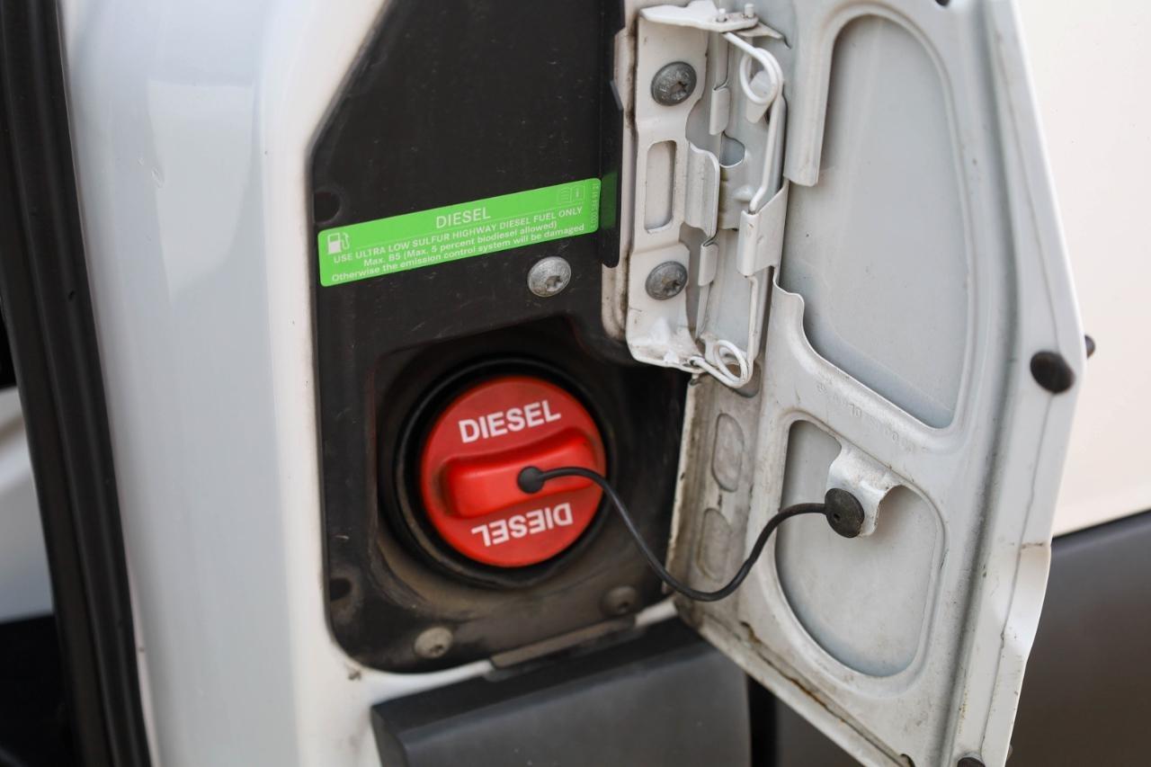 Mercedes-Benz Sprinter Cargo Van 2500 Standard Roof I4 144" RWD 2022