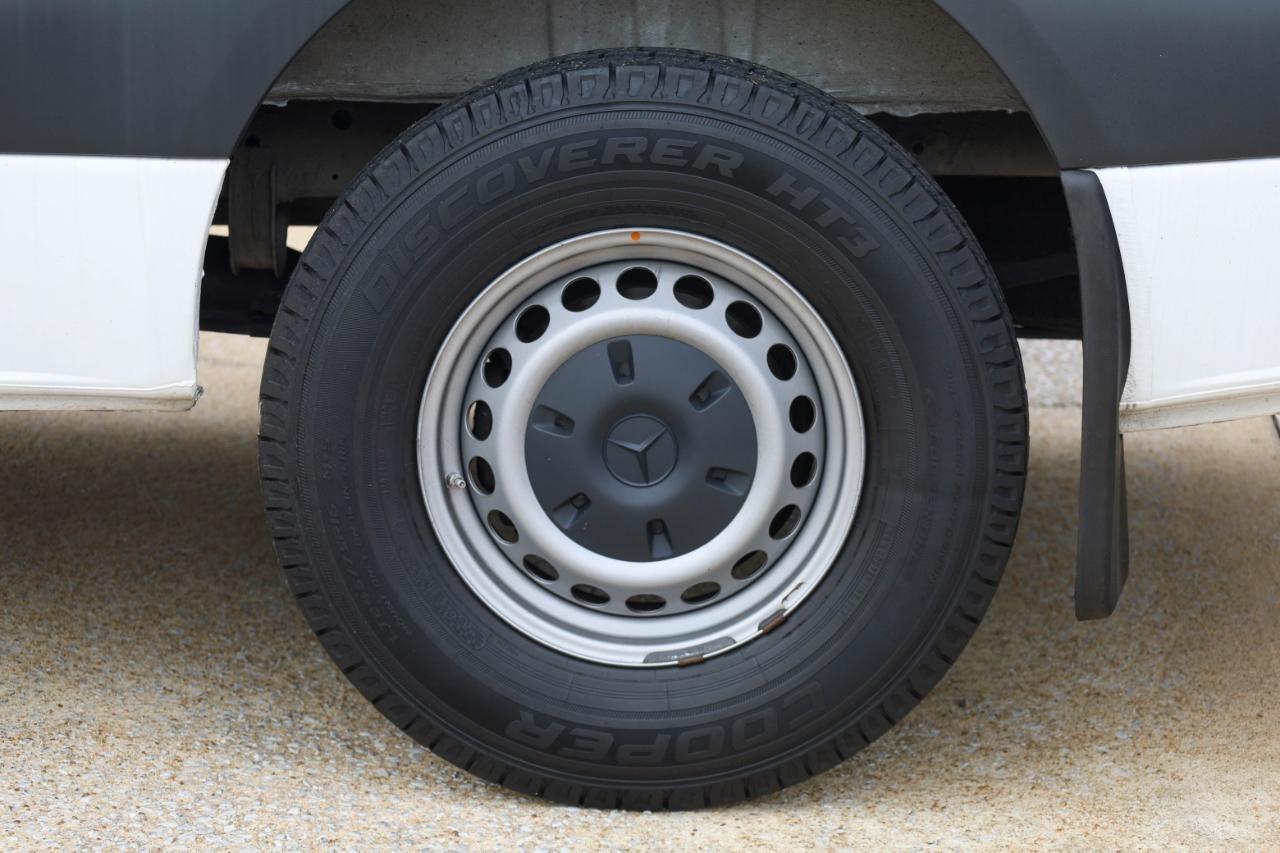 Mercedes-Benz Sprinter Cargo Van 2500 Standard Roof I4 144" RWD 2022