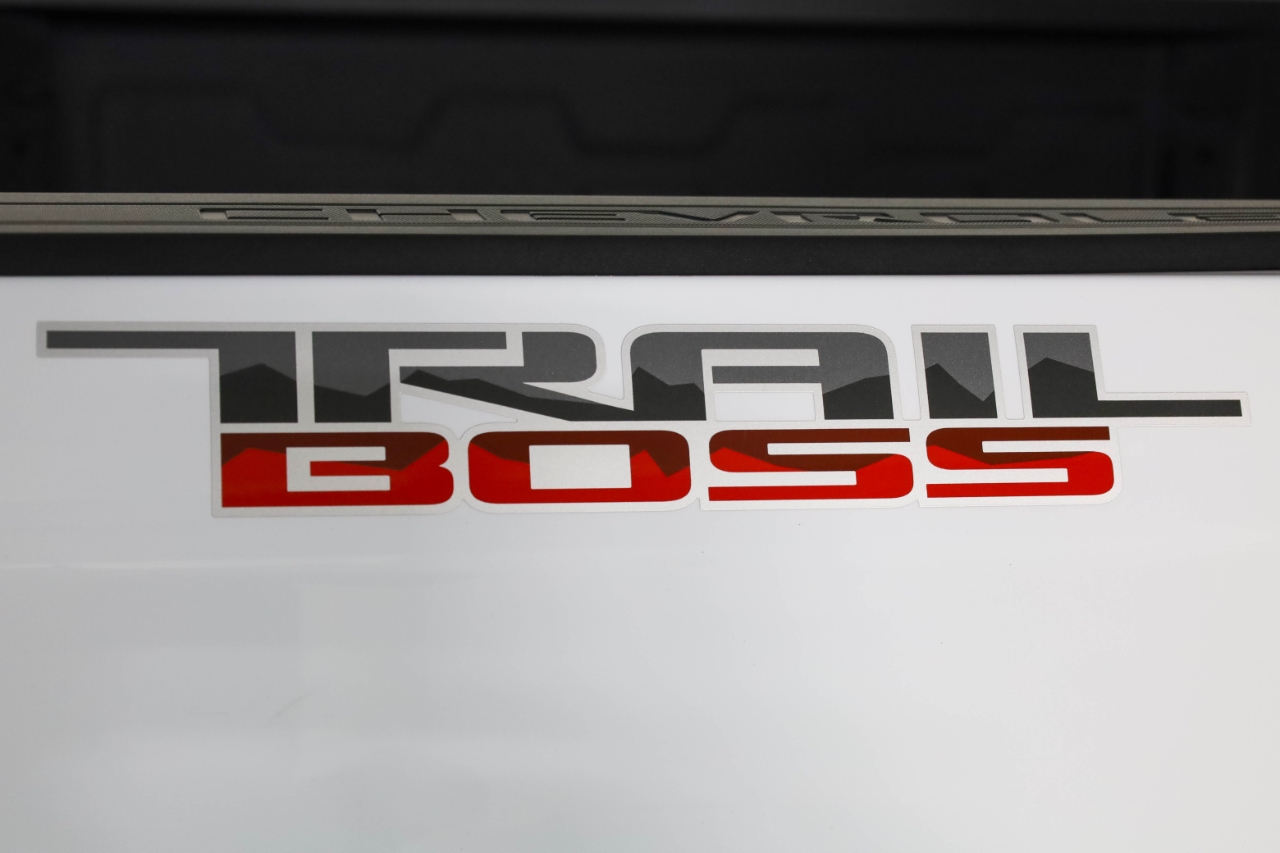 Chevrolet Silverado 1500 4WD Crew Cab 147" LT Trail Boss 2023