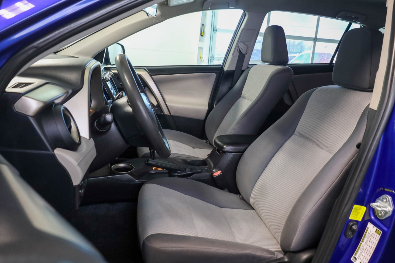 Toyota RAV4 FWD 4dr LE (Natl) 2014