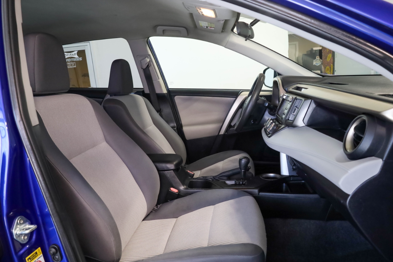 Toyota RAV4 FWD 4dr LE (Natl) 2014