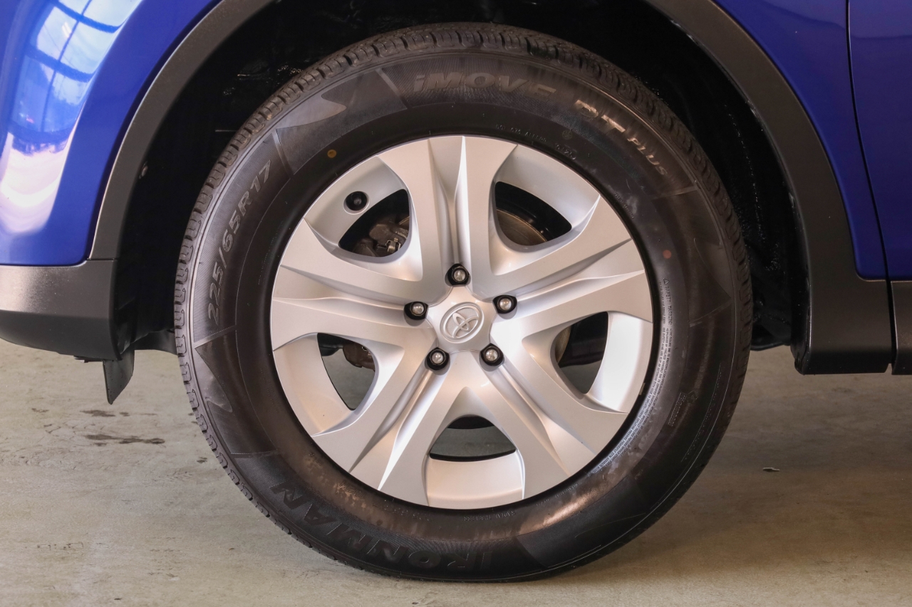 Toyota RAV4 FWD 4dr LE (Natl) 2014