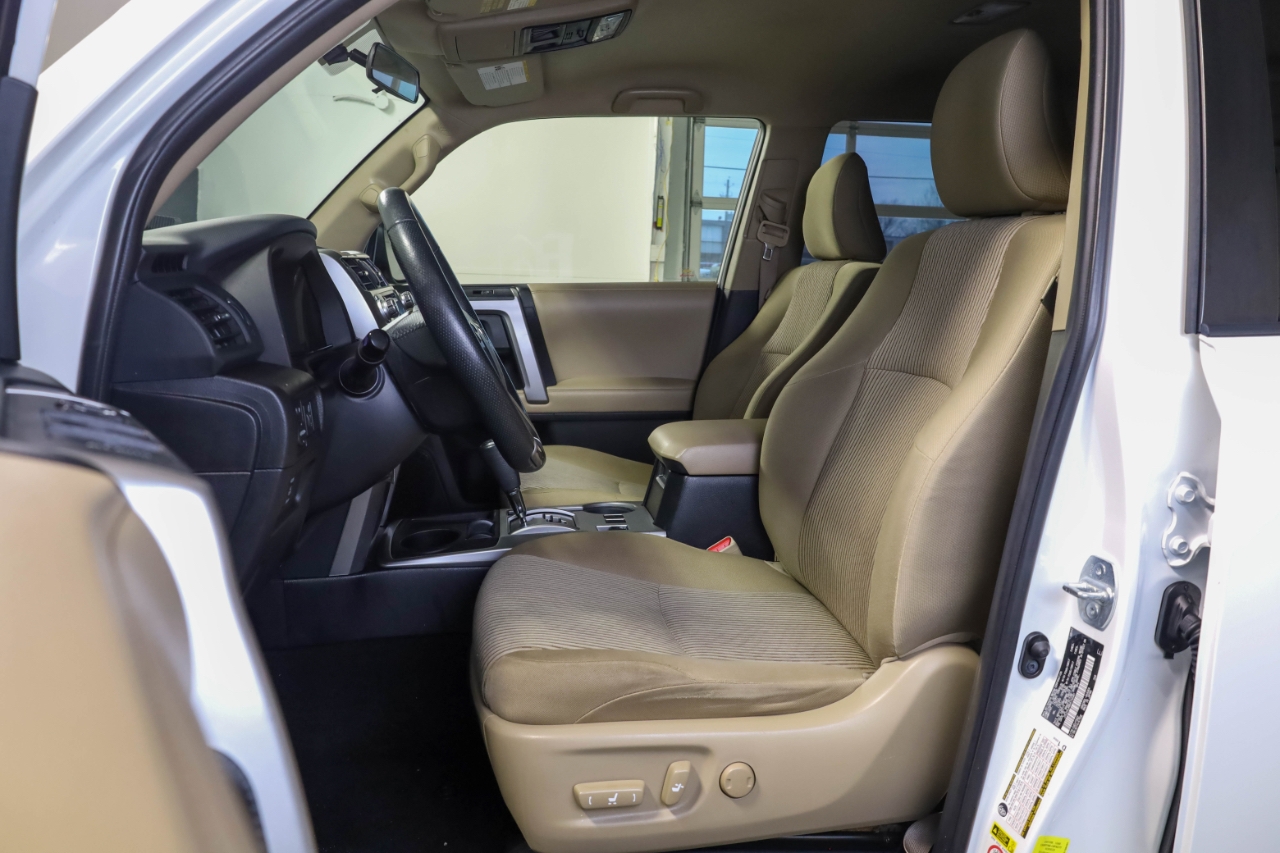 Toyota 4Runner SR5 Premium 2WD (Natl) 2017