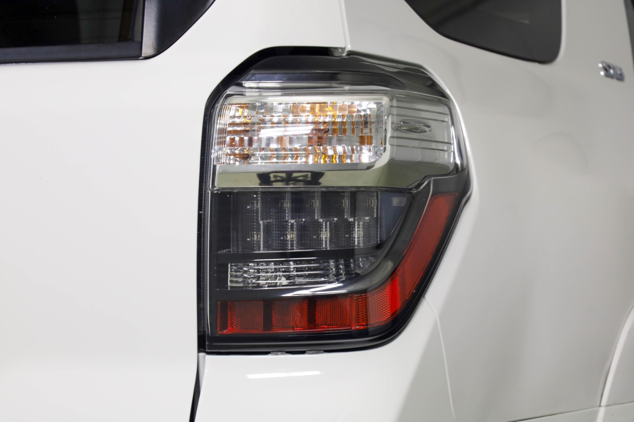 Toyota 4Runner SR5 Premium 2WD (Natl) 2017