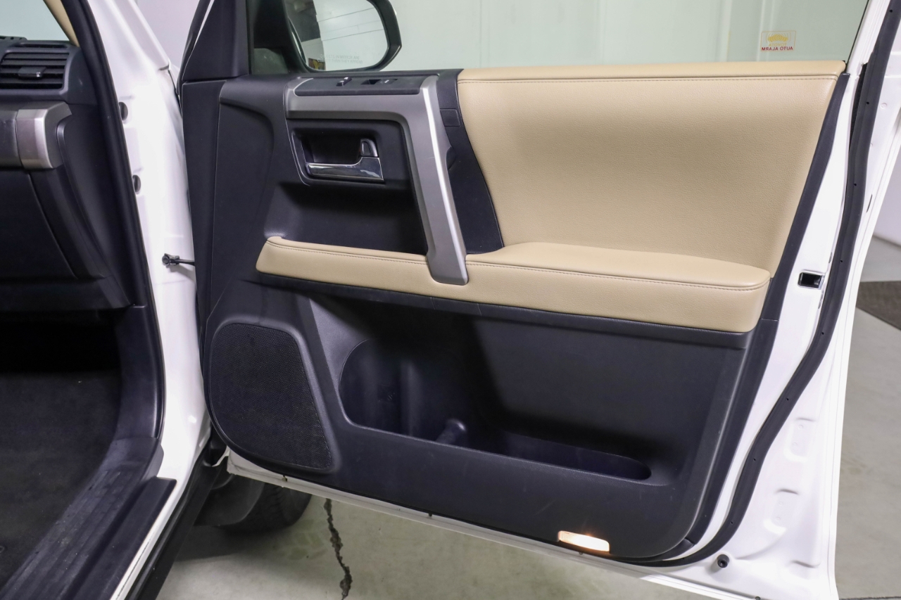 Toyota 4Runner SR5 Premium 2WD (Natl) 2017