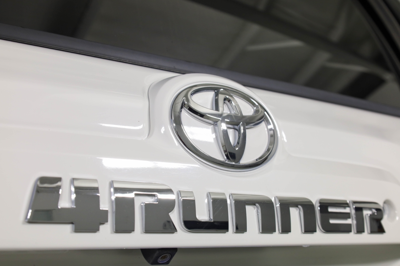 Toyota 4Runner SR5 Premium 2WD (Natl) 2017