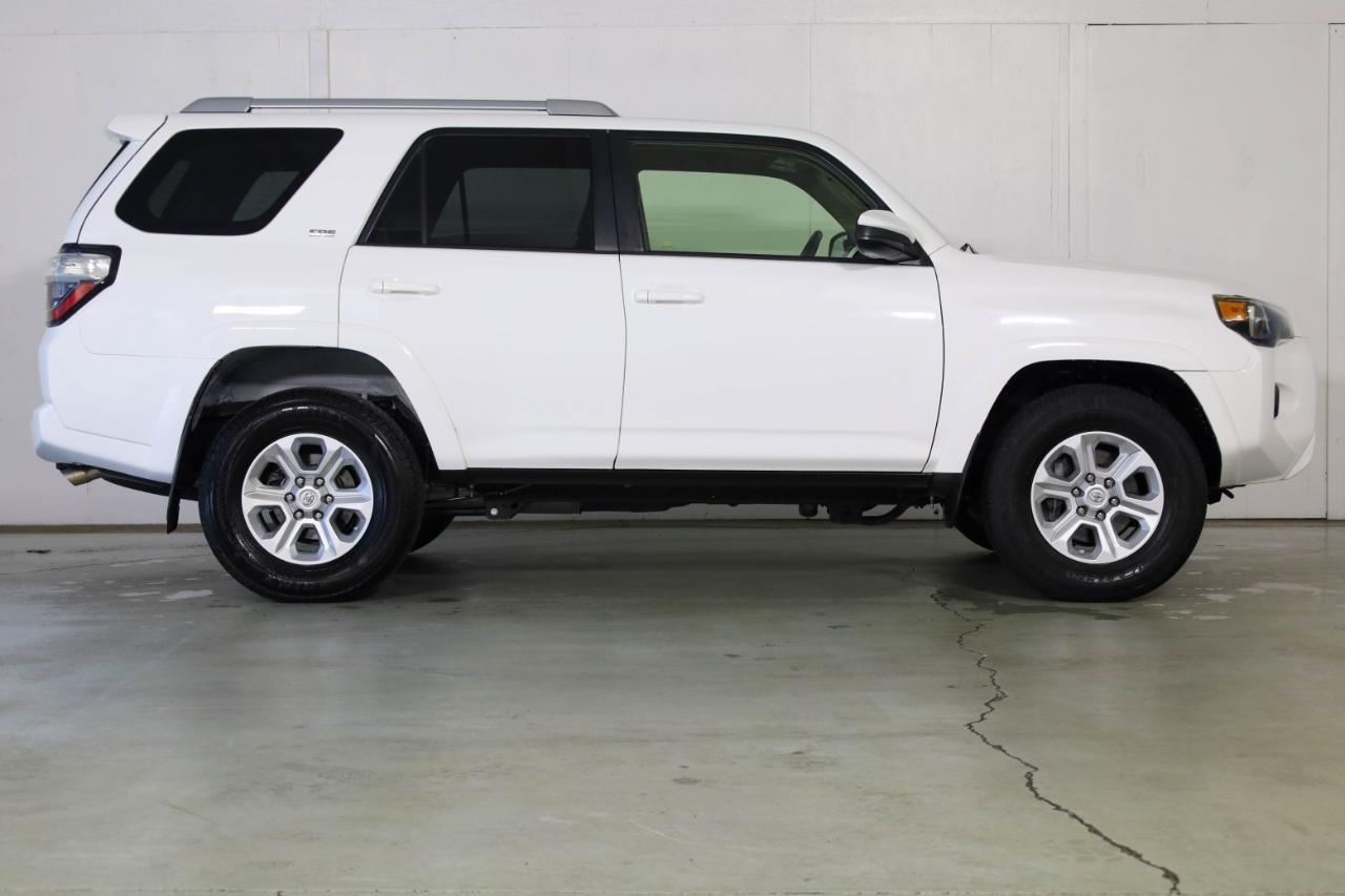 Toyota 4Runner SR5 Premium 2WD (Natl) 2017