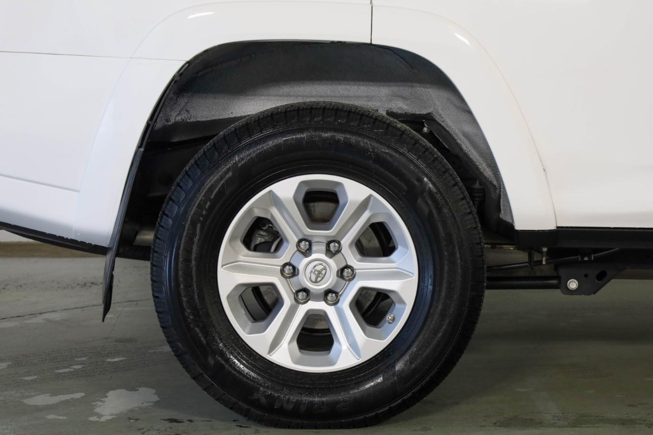 Toyota 4Runner SR5 Premium 2WD (Natl) 2017