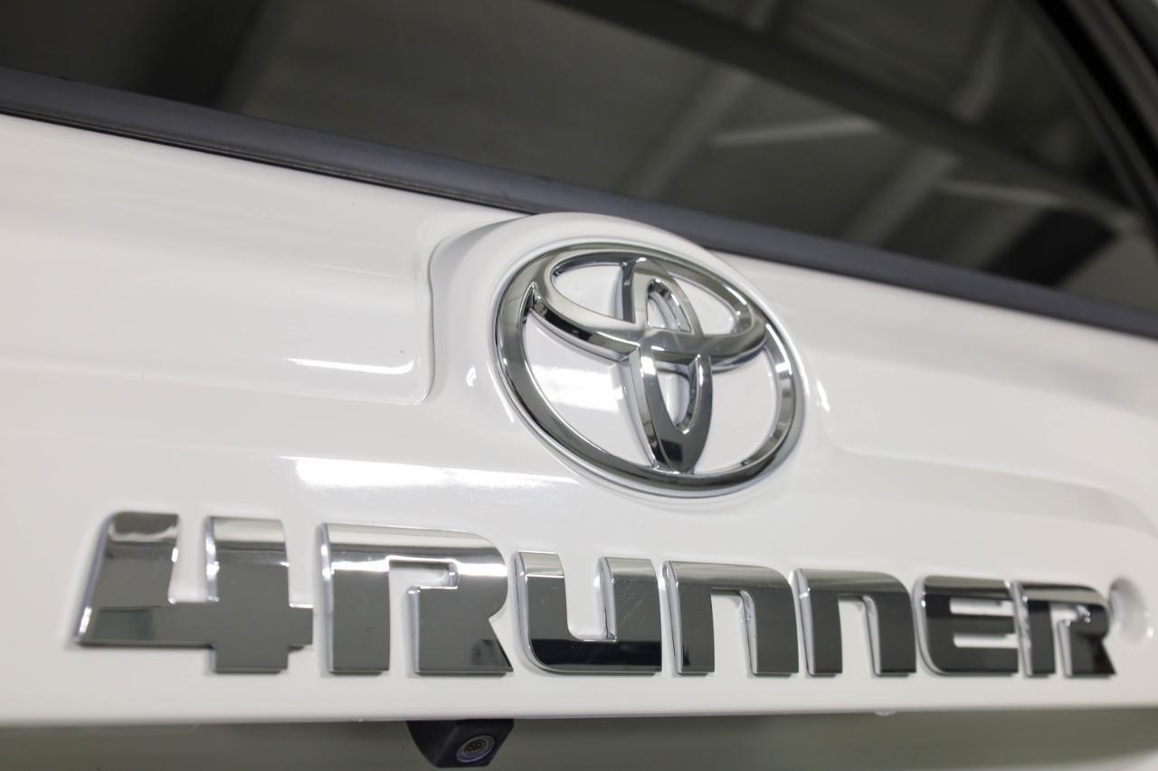 Toyota 4Runner SR5 Premium 2WD (Natl) 2017