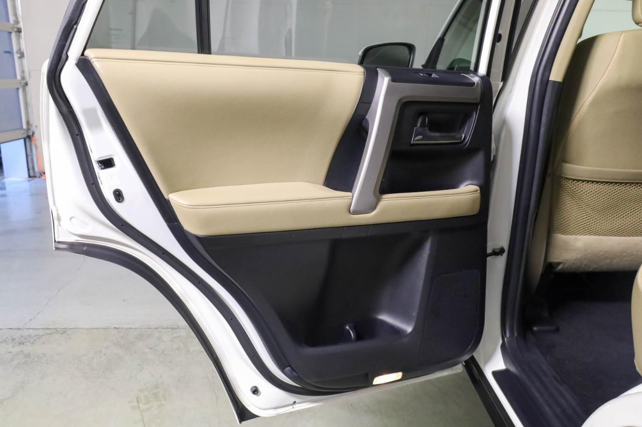 Toyota 4Runner SR5 Premium 2WD (Natl) 2017