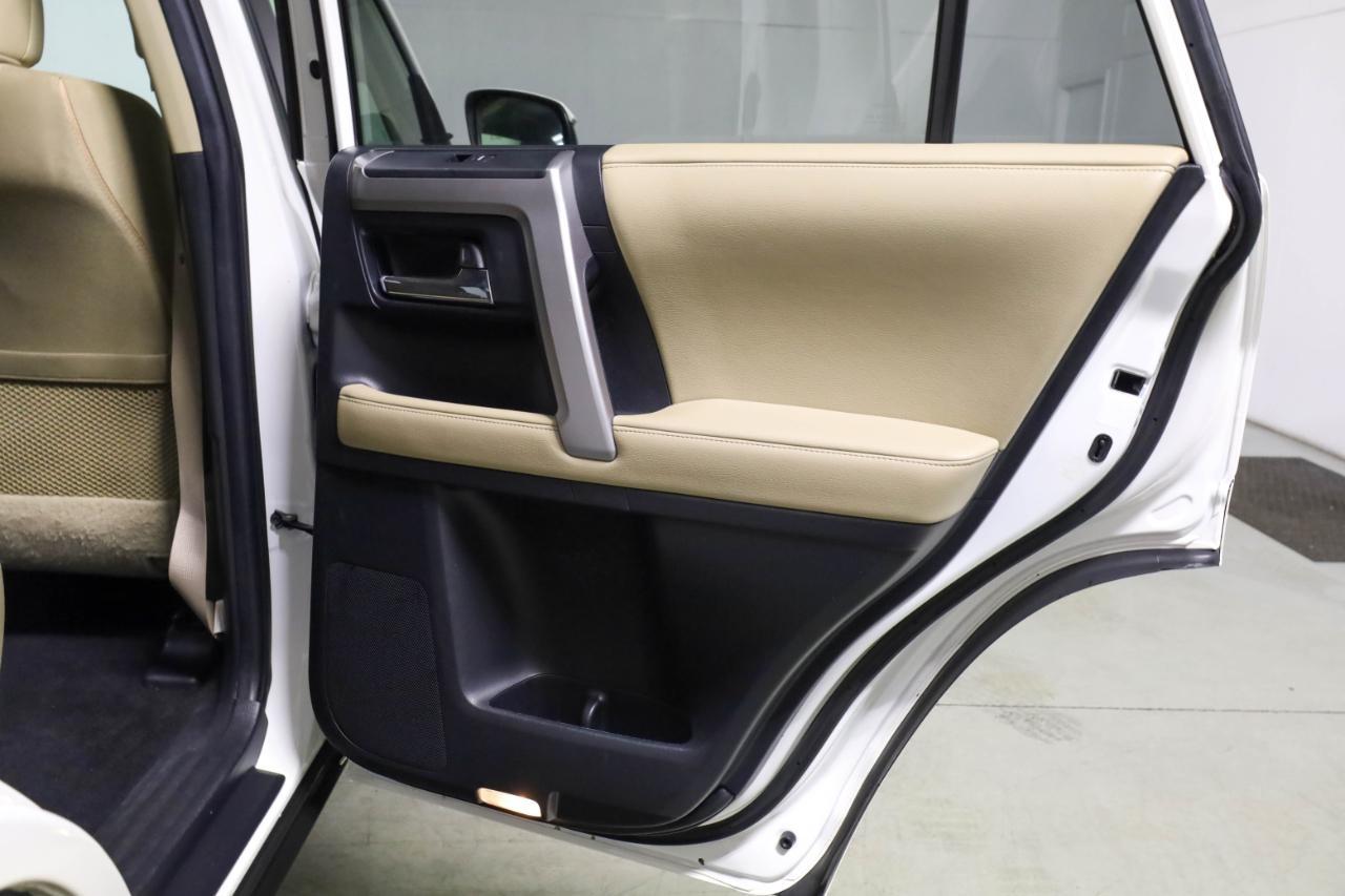 Toyota 4Runner SR5 Premium 2WD (Natl) 2017