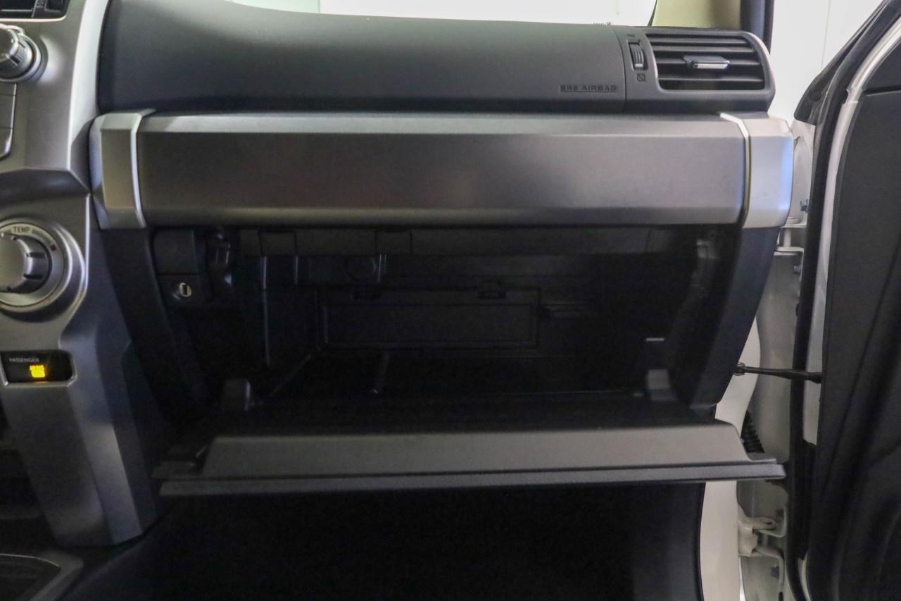 Toyota 4Runner SR5 Premium 2WD (Natl) 2017