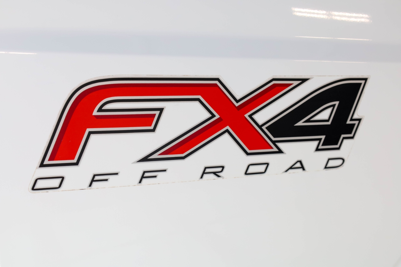 Ford Super Duty F-250 SRW 4WD Crew Cab 172" Platinum 2015