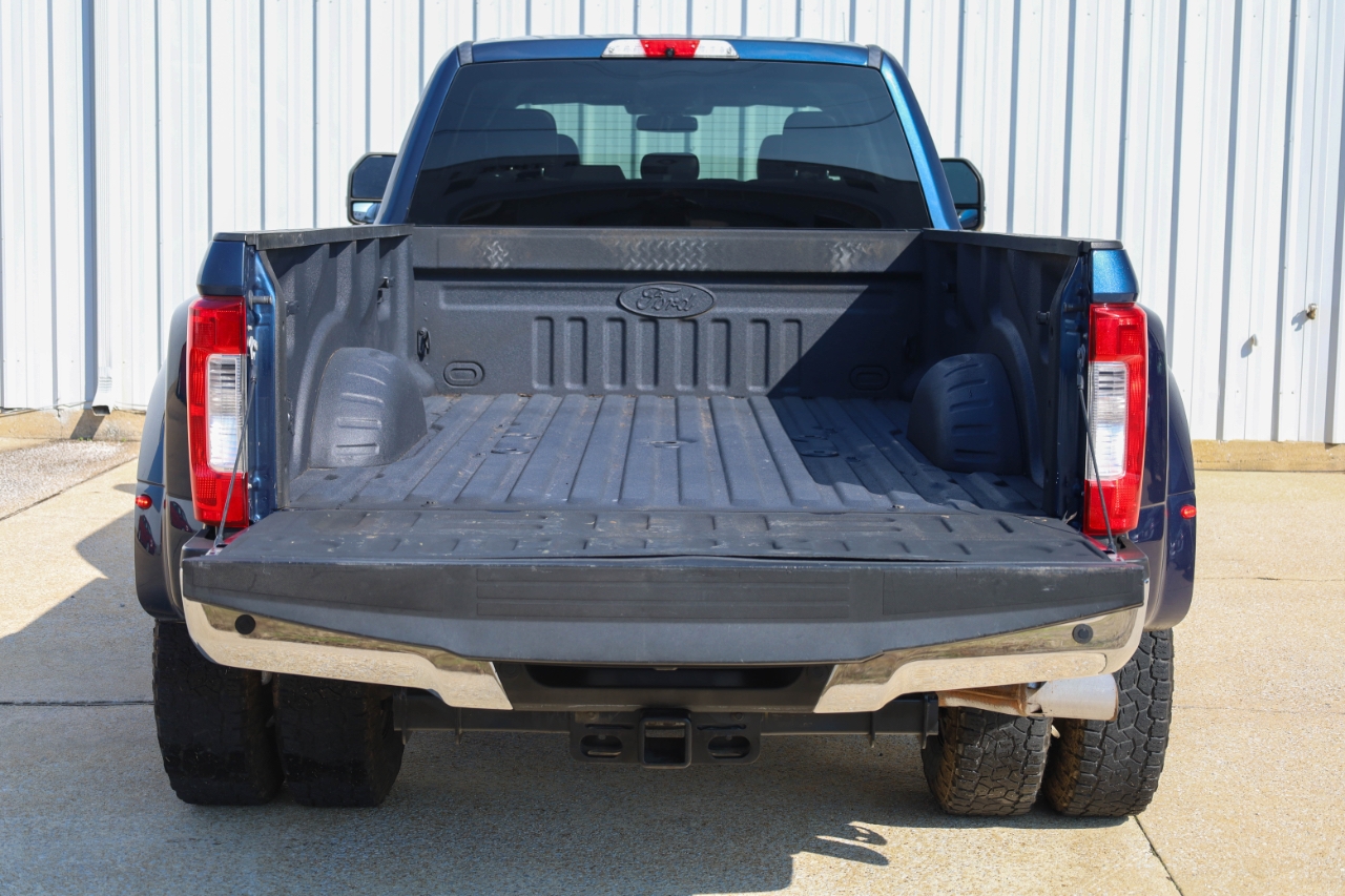 Ford Super Duty F-350 DRW King Ranch 4WD Crew Cab 8' Box 2017