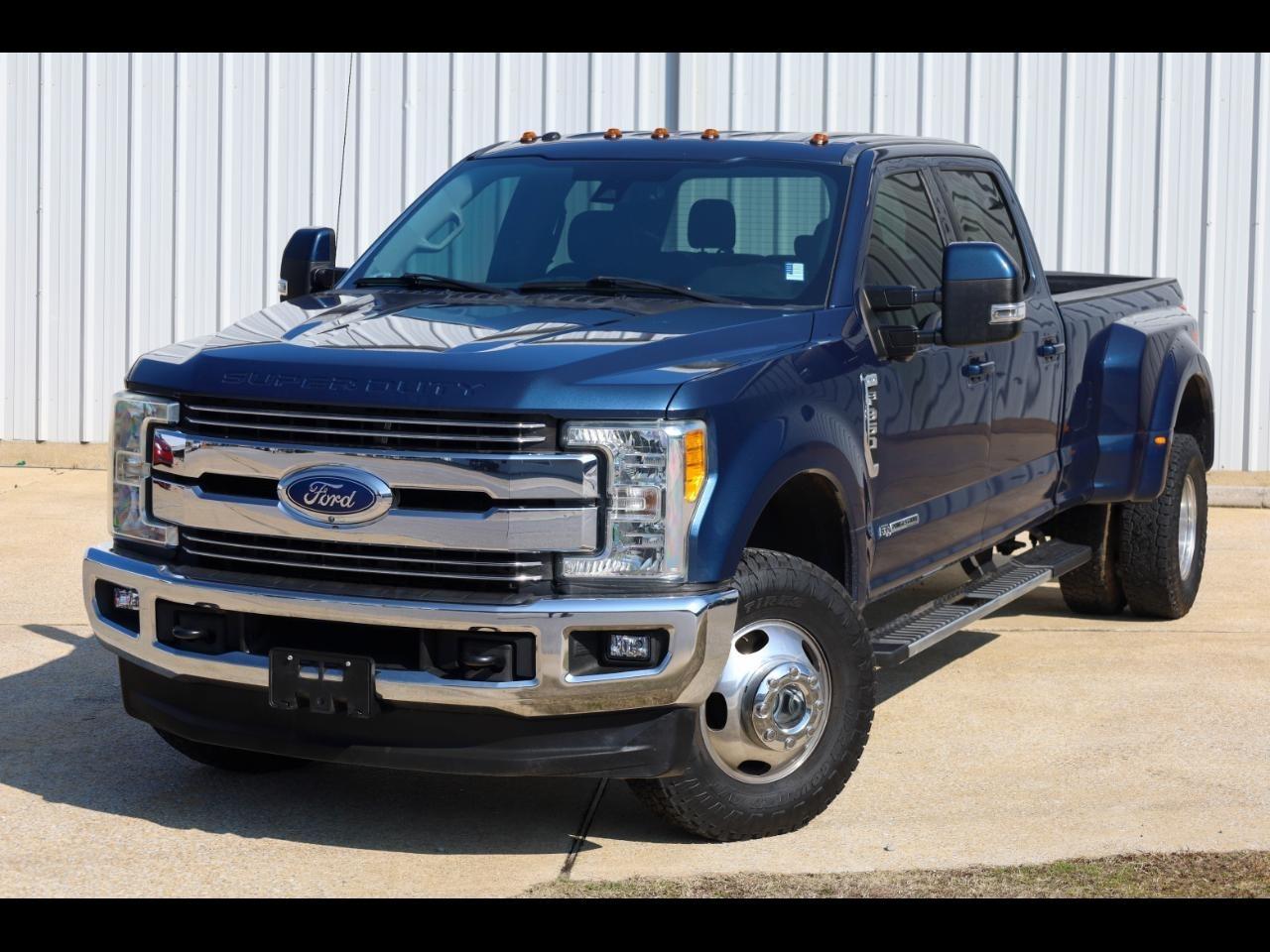 2017 Ford Super Duty F-350 DRW Lariat 4WD Crew Cab 8' Box