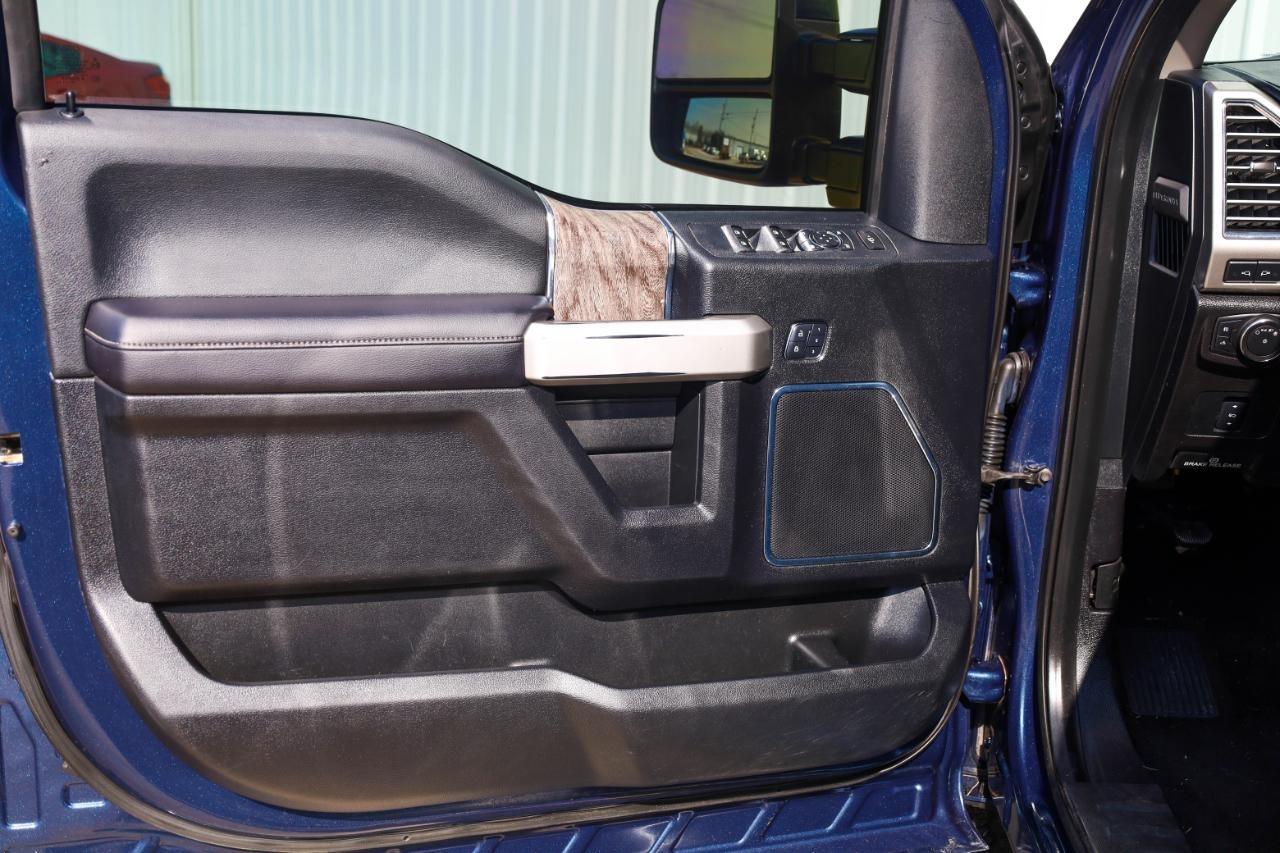 Ford Super Duty F-350 DRW King Ranch 4WD Crew Cab 8' Box 2017