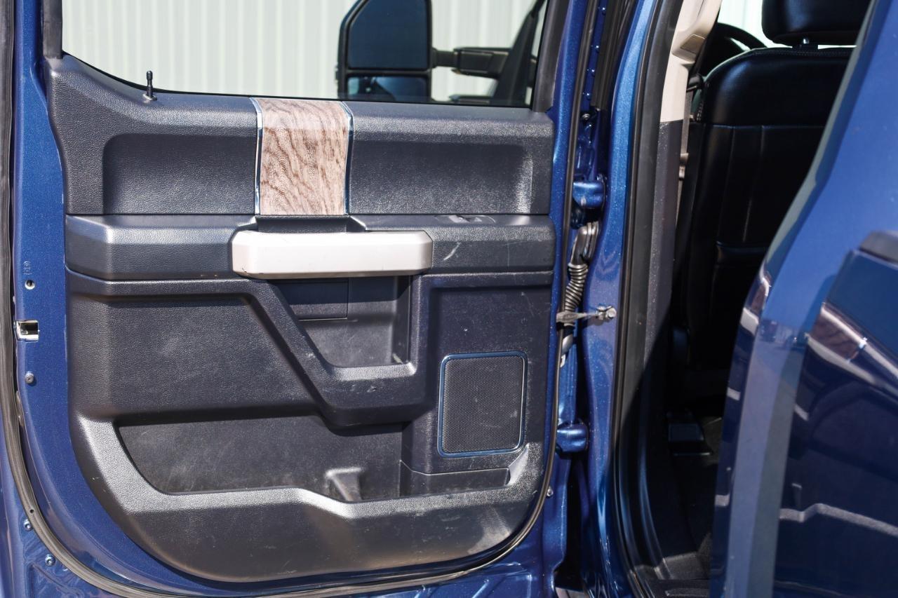 Ford Super Duty F-350 DRW King Ranch 4WD Crew Cab 8' Box 2017