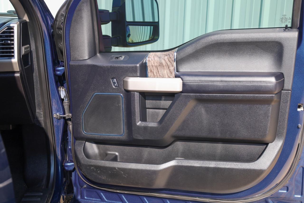 Ford Super Duty F-350 DRW King Ranch 4WD Crew Cab 8' Box 2017