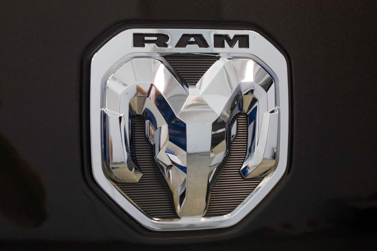 RAM 1500 Laramie 4x2 Crew Cab 5'7" Box 2019