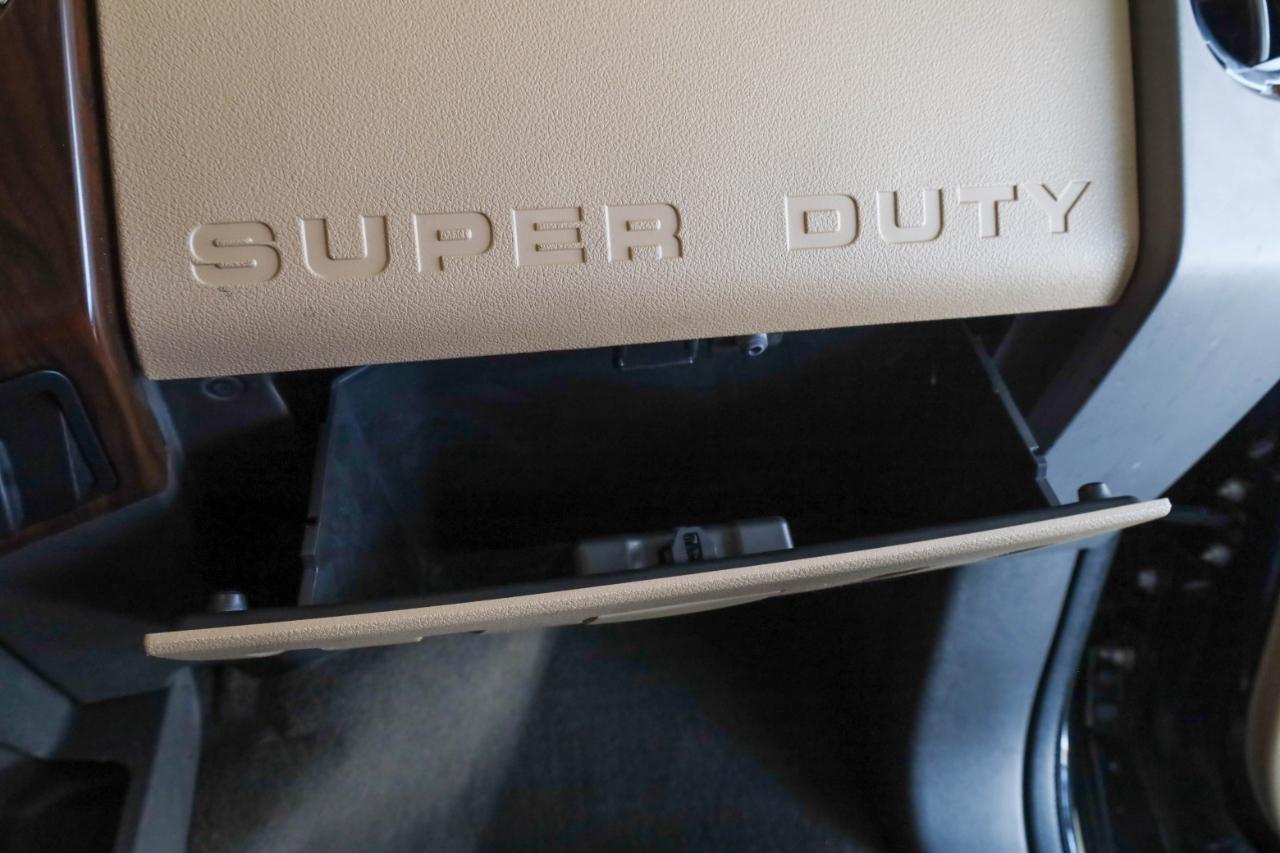 Ford Super Duty F-250 SRW 4WD Crew Cab 172" Platinum 2015