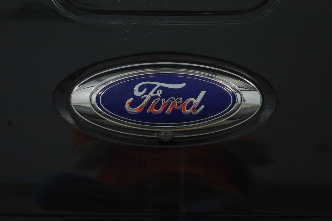 Ford Super Duty F-250 SRW 4WD Crew Cab 172" Platinum 2015