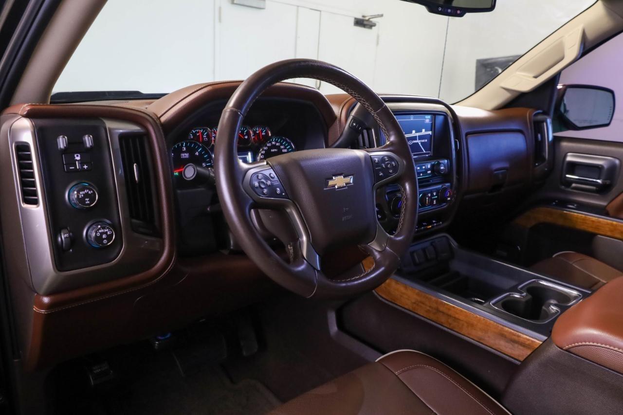 Chevrolet Silverado 1500 4WD Crew Cab 143.5" High Country 2017