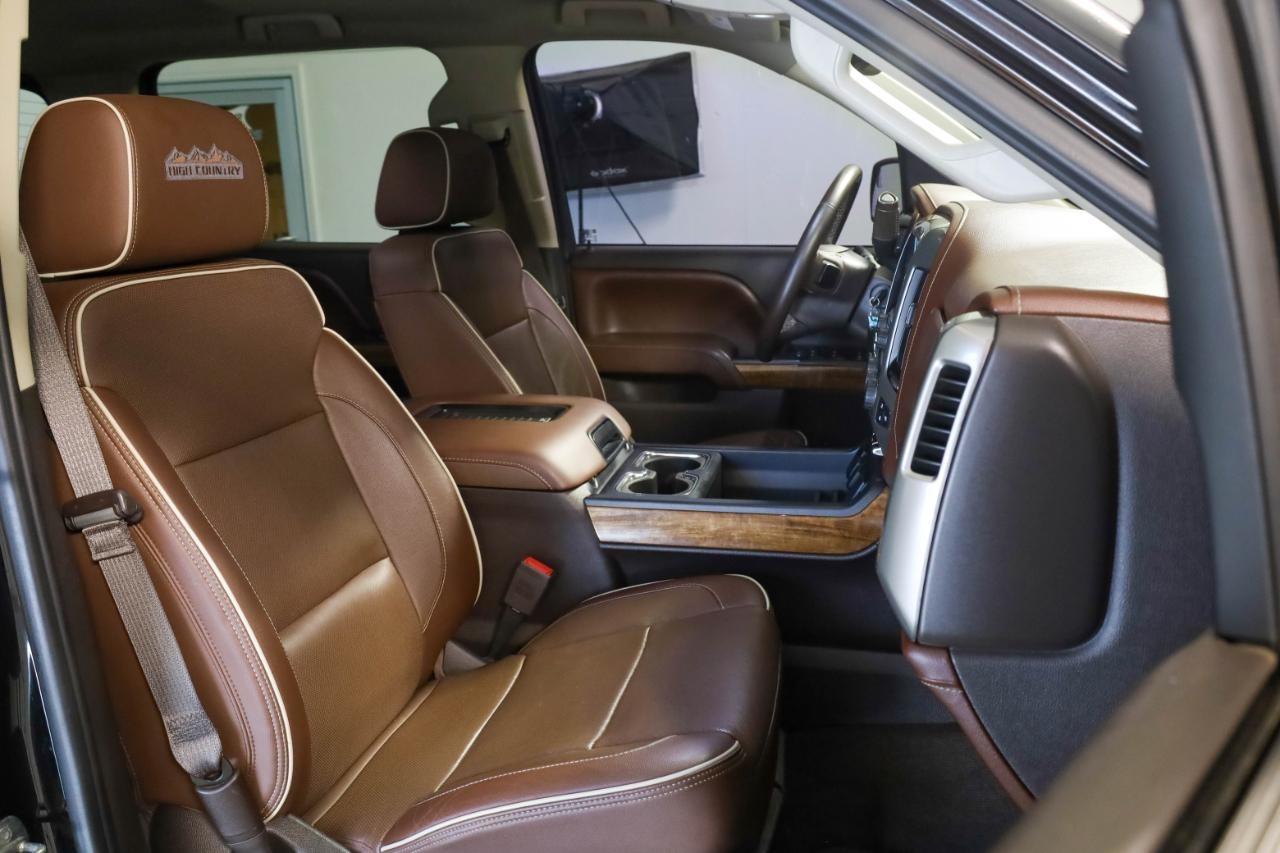 Chevrolet Silverado 1500 4WD Crew Cab 143.5" High Country 2017