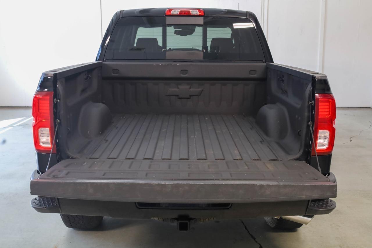 Chevrolet Silverado 1500 4WD Crew Cab 143.5" High Country 2017