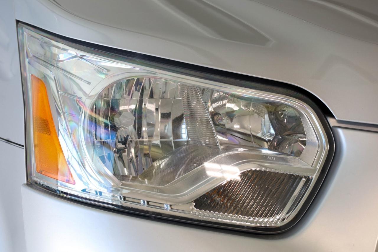 Ford Transit Van T-150 148" Low Rf 8600 GVWR Swing-Out RH Dr 2017