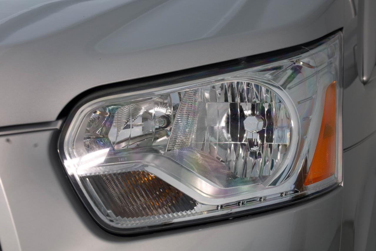 Ford Transit Van T-150 148" Low Rf 8600 GVWR Swing-Out RH Dr 2017