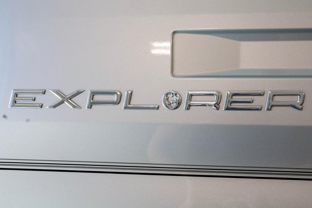 Ford Transit Van T-150 148" Low Rf 8600 GVWR Swing-Out RH Dr 2017